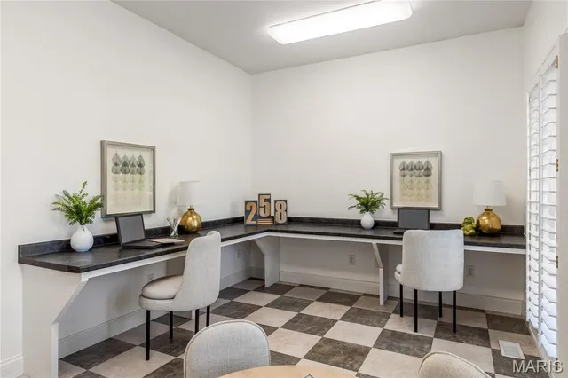 $2,395,000 | 11 Roclare Lane, Town and Country, MO 63131