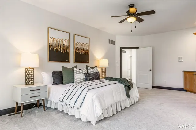 $2,395,000 | 11 Roclare Lane, Town and Country, MO 63131