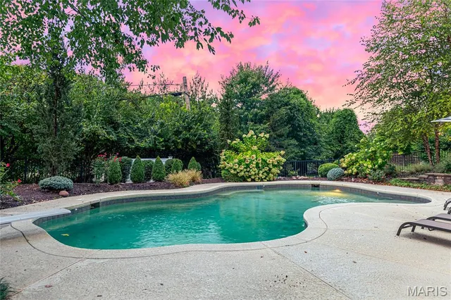 $2,395,000 | 11 Roclare Lane, Town and Country, MO 63131