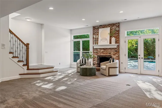 $2,395,000 | 11 Roclare Lane, Town and Country, MO 63131