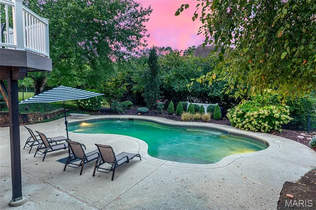 $2,395,000 | 11 Roclare Lane, Town and Country, MO 63131