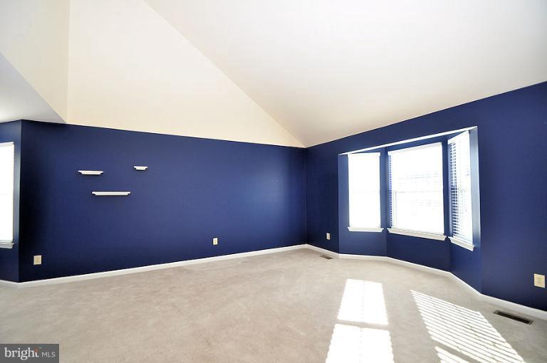 5524 Apperson Road White Marsh, MD 21162 - Photo 3 of 25 Living Room
