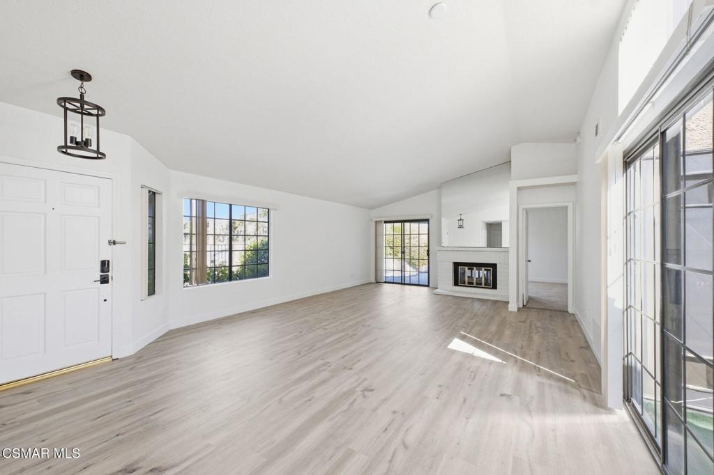 802 Congressional Road Simi Valley, CA 93065 - Photo 4 of 37