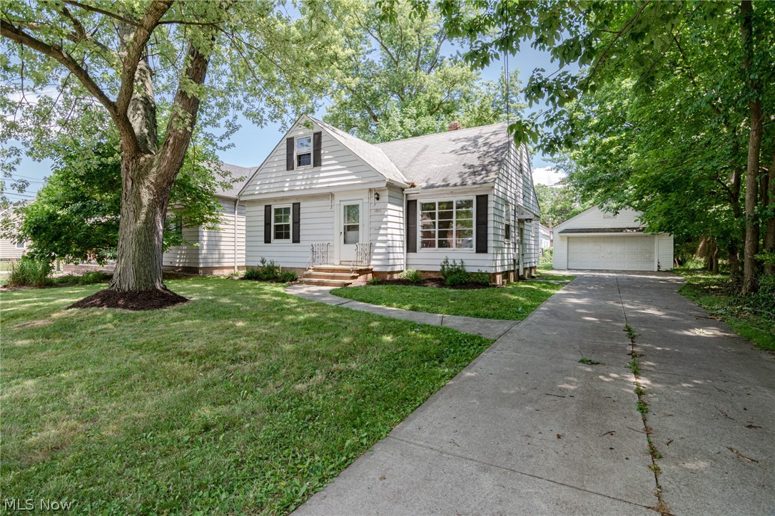 1211 South Green Road Cleveland, OH 44121 - Photo 1 of 31 Gallery Image 1