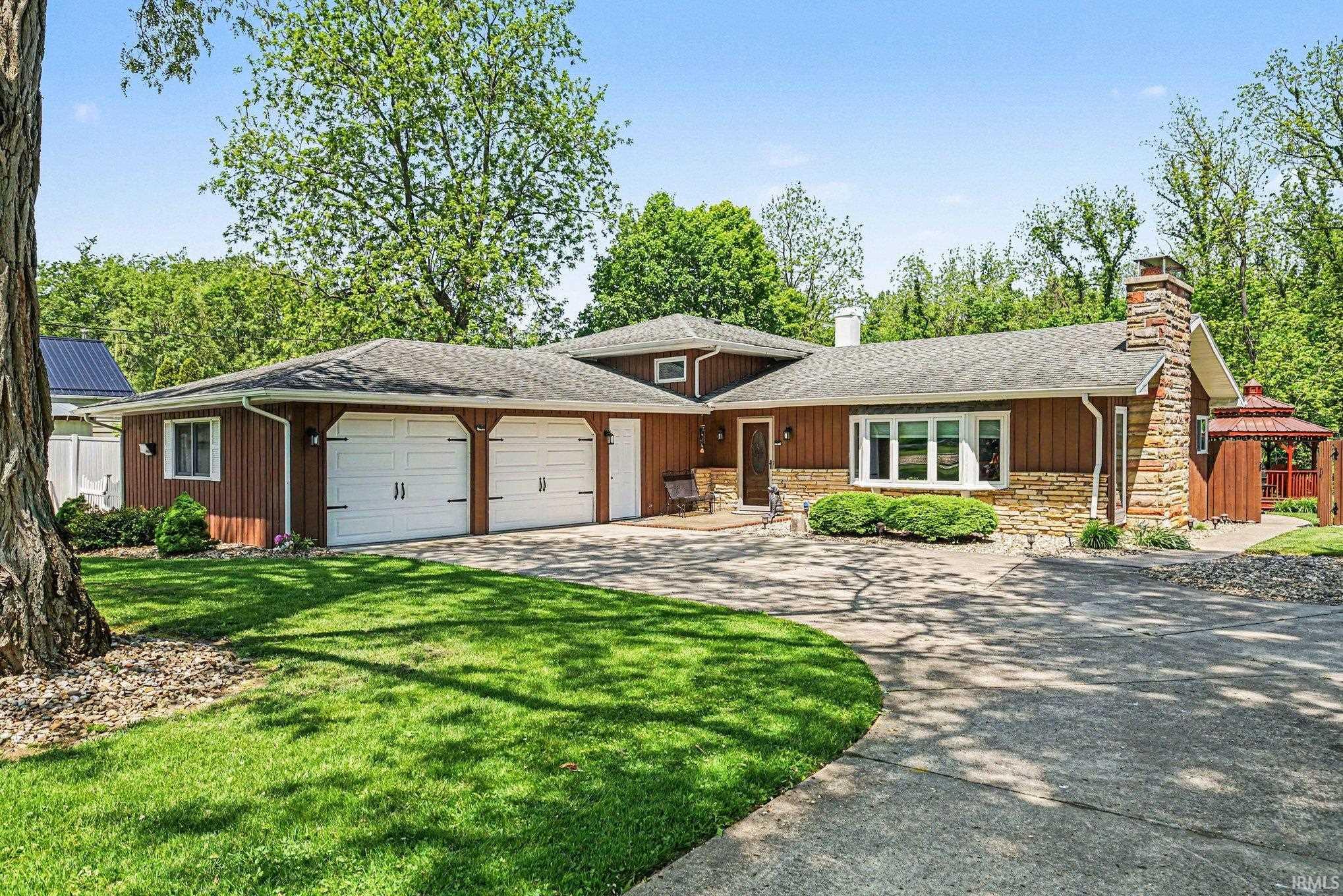 14349 Ireland Road Mishawaka, IN 46544 - Photo 2 of 26