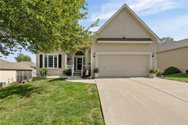$452,500 | 307 Alexander Creek Court, Raymore, MO 64083