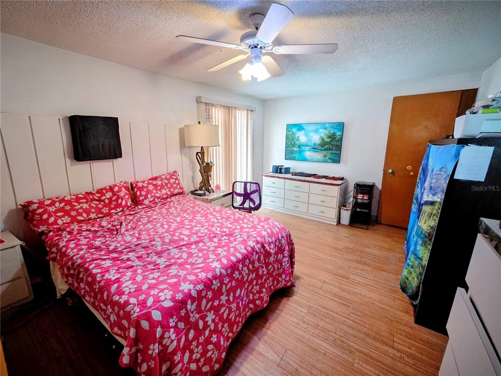 8026 Victoria Way Weeki Wachee, FL 34613 - Photo 7 of 18 a bed room with a bed and a television