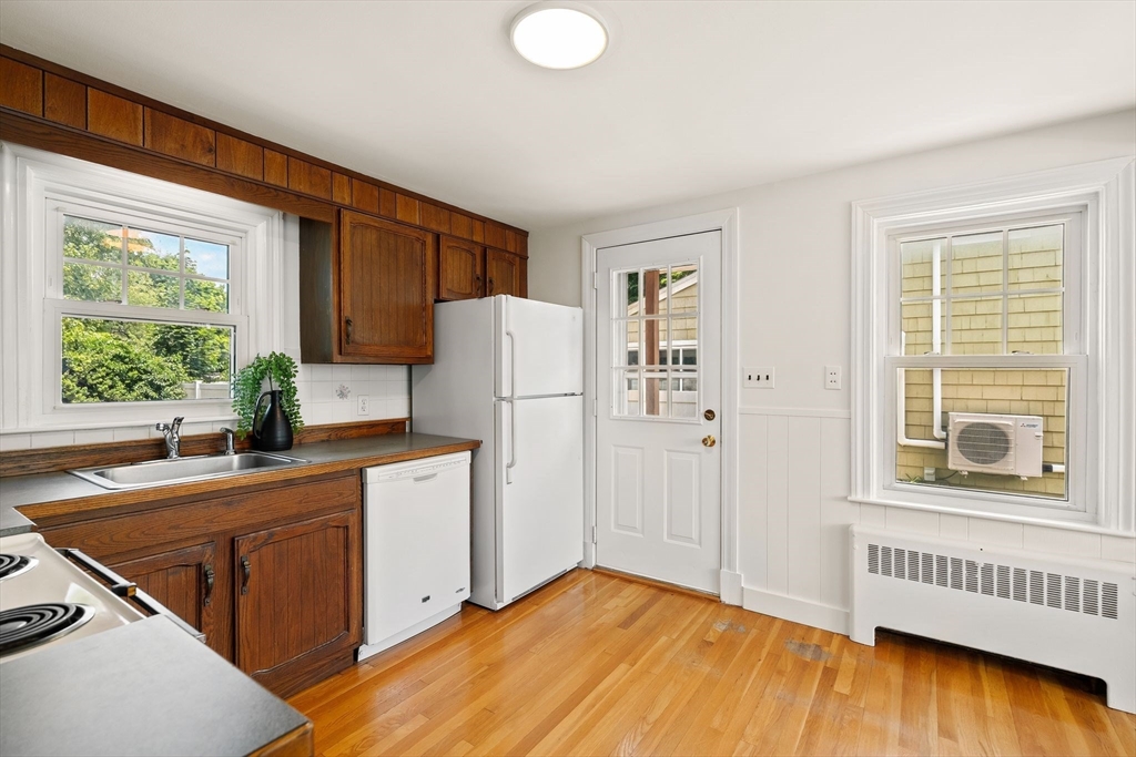 53 Roberts Road Medford, MA 02155 - Photo 13 of 41