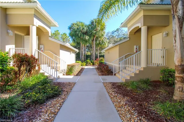 $3,000 | 3435 Laurelgreens Lane South, Unit 201, Naples, FL 34119