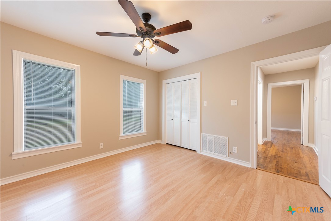 705 South Laurel Avenue Luling, TX 78648 - Photo 14 of 31