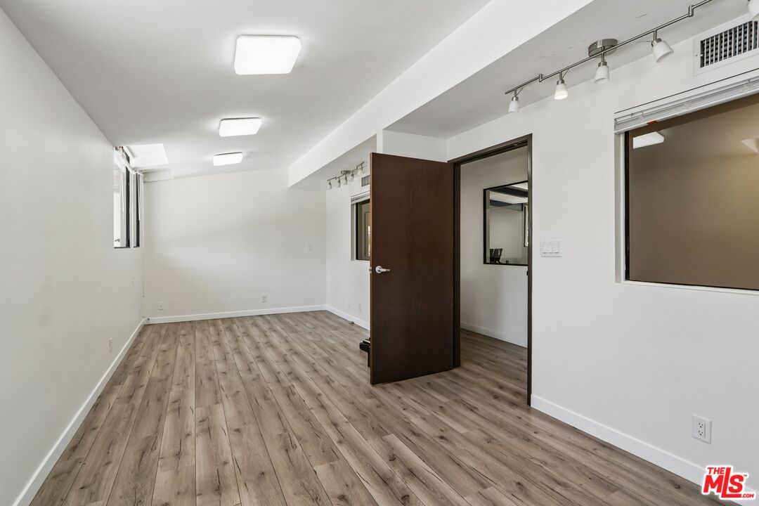 11100 Sheldon Street Sun Valley, CA 91352 - Photo 13 of 35