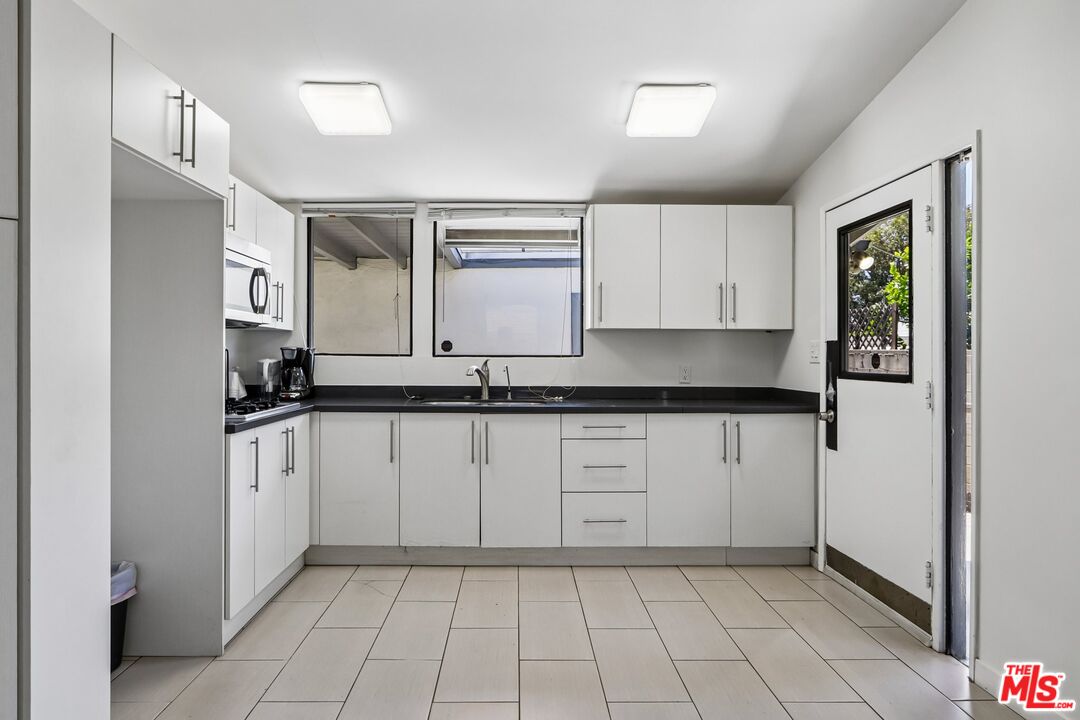 11100 Sheldon Street Sun Valley, CA 91352 - Photo 6 of 35