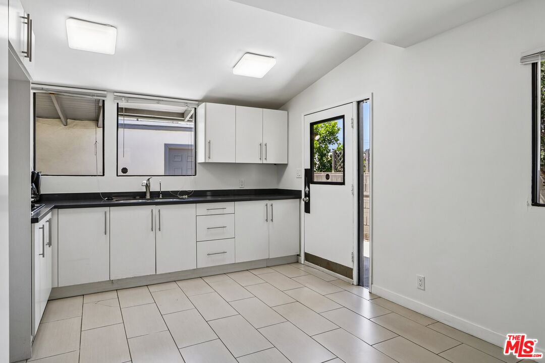11100 Sheldon Street Sun Valley, CA 91352 - Photo 7 of 35