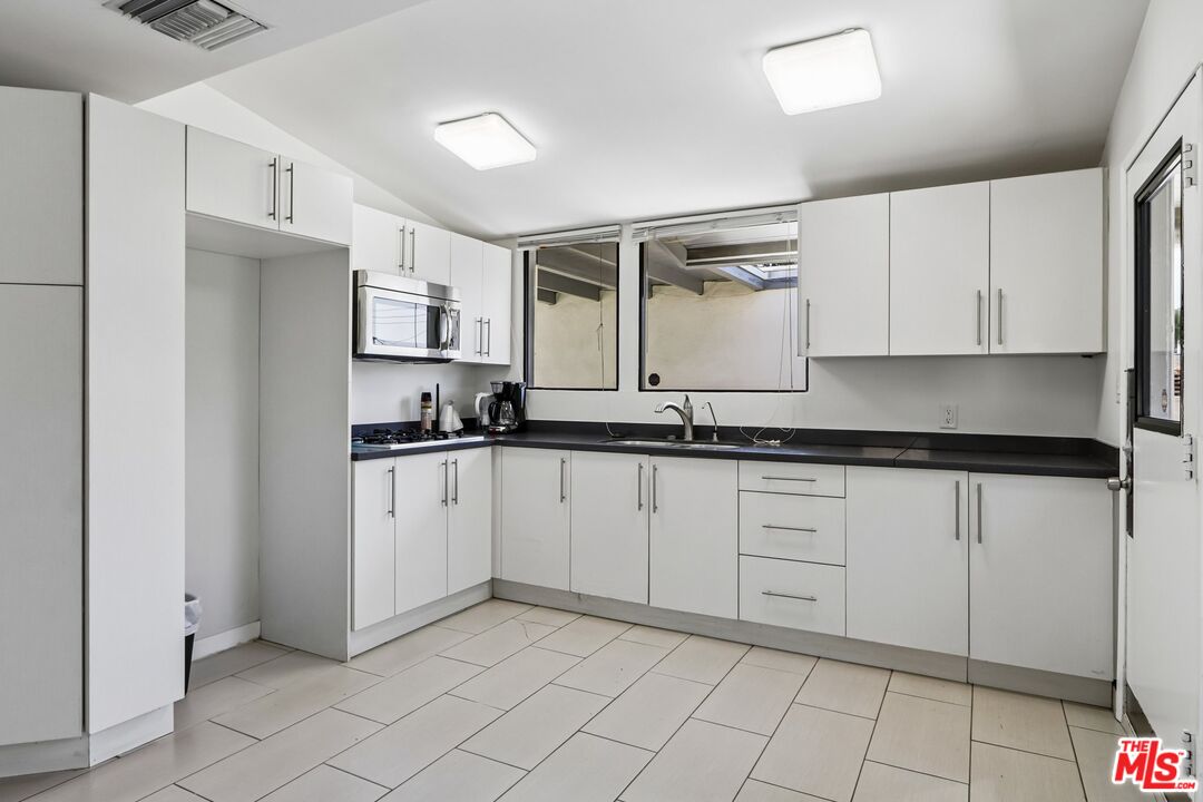 11100 Sheldon Street Sun Valley, CA 91352 - Photo 8 of 35