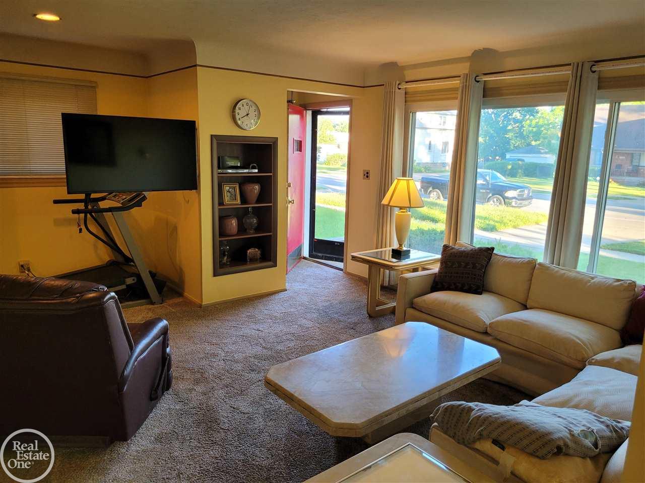 18515 Stephens Road Eastpointe, MI 48021 - Photo 2 of 15 Living Room Entrance