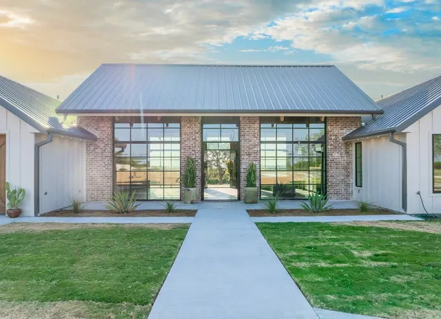 $1,599,000 | 128 Private Road 142, Lampasas, TX 76550