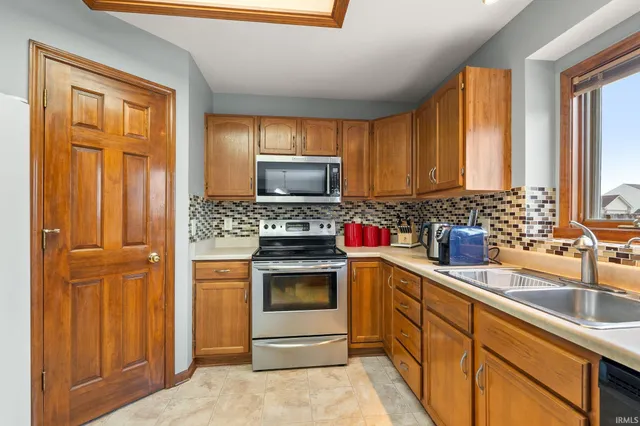 $345,000 | 3203 Caledon Place, Fort Wayne, IN 46818