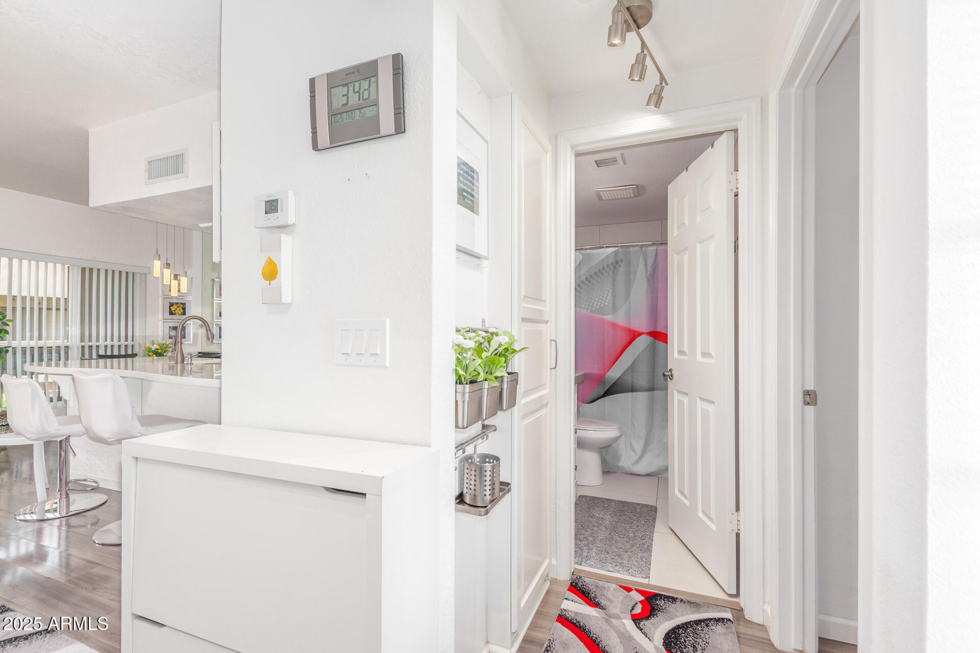 9711 East Mountain View Road, Unit 2524 Scottsdale, AZ 85258 - Photo 27 of 48 a living room with furniture and flowers