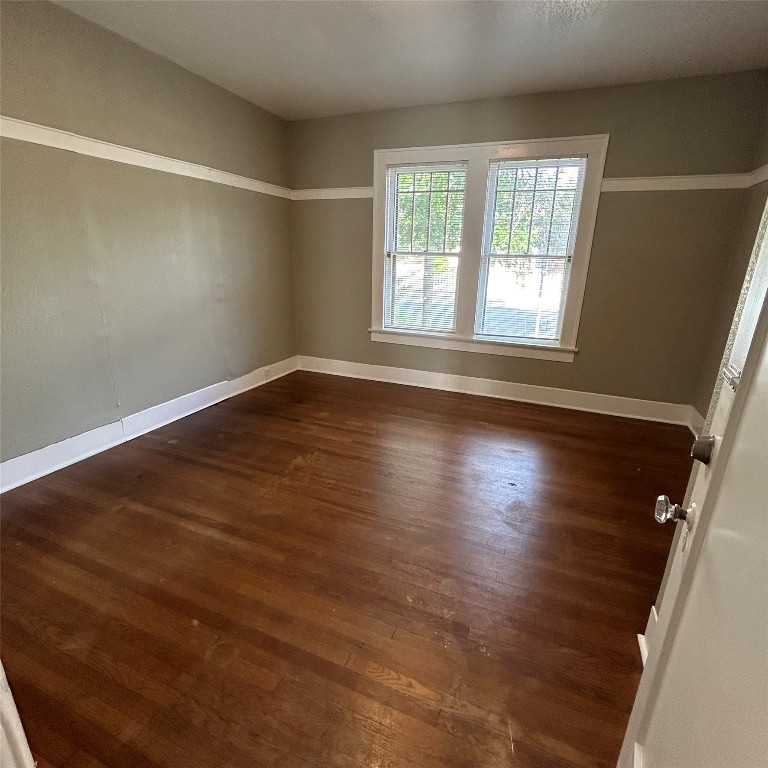 1115 West 22 1/2 Street Austin, TX 78705 - Photo 11 of 33 an empty room with wooden floor and windows