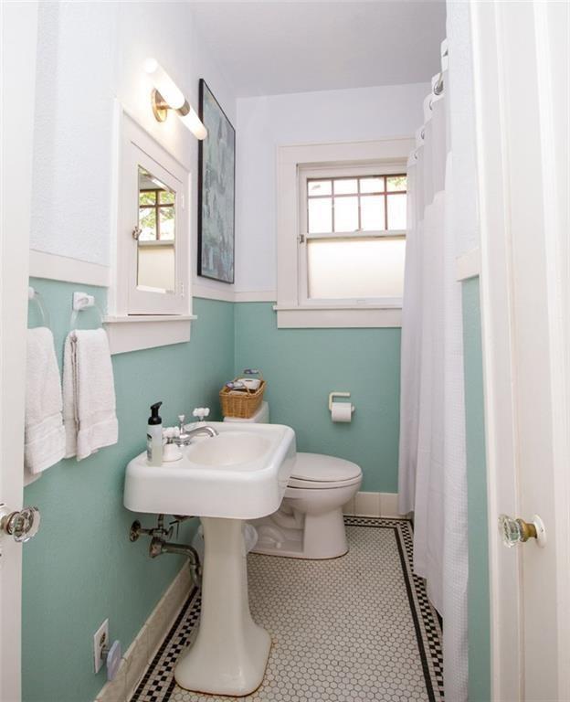 1115 West 22 1/2 Street Austin, TX 78705 - Photo 13 of 33 a bathroom with a sink toilet and a window