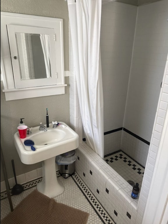 1115 West 22 1/2 Street Austin, TX 78705 - Photo 15 of 33 a bathroom with a sink and a window