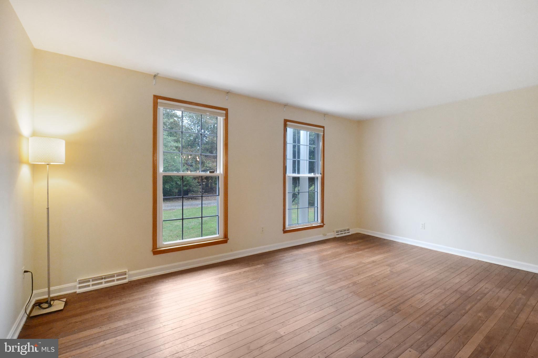 14909 Gardner Road Waldorf, MD 20601 - Photo 8 of 31 Living Room View
