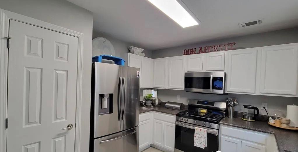 9517 Lakeview Road Union City, GA 30291 - Photo 4 of 16