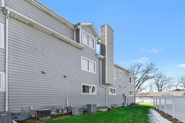 $315,000 | 1433 North Oakhill Drive, South Bend, IN 46637
