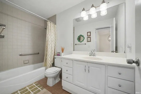 $315,000 | 1433 North Oakhill Drive, South Bend, IN 46637