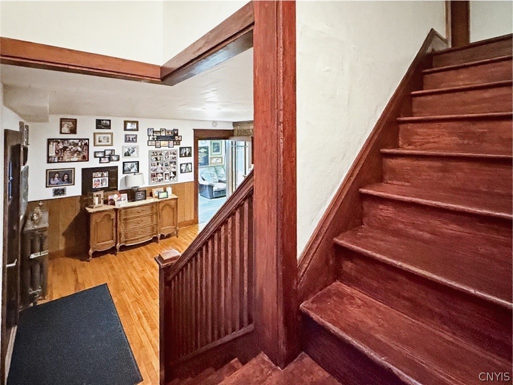 9112 River Road Marcy, NY 13403 - Photo 27 of 48 Heading upstairs