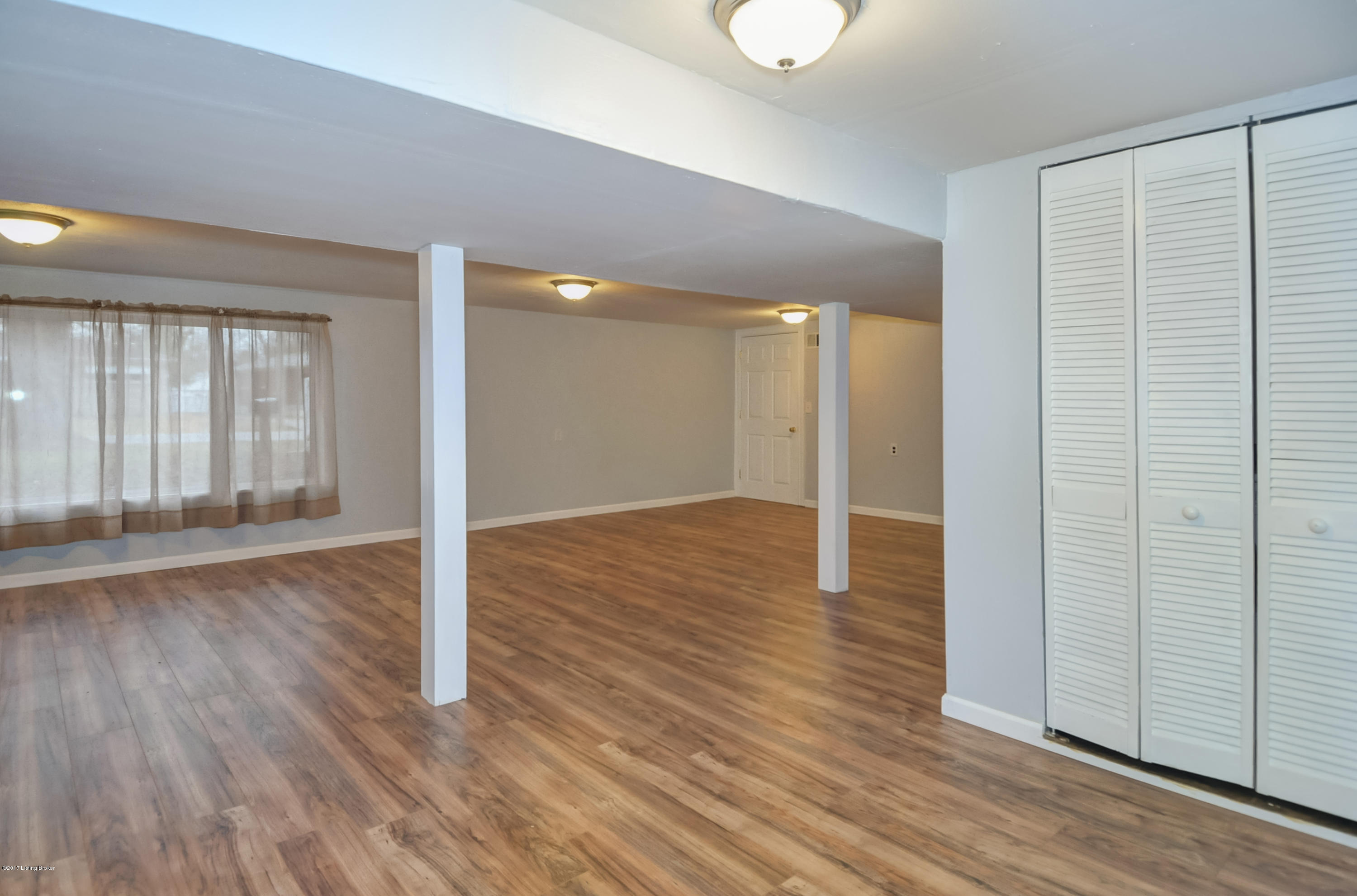 7914 Bluebonnet Road Louisville, KY 40258 - Photo 23 of 33 7419BluebonnetRd-23