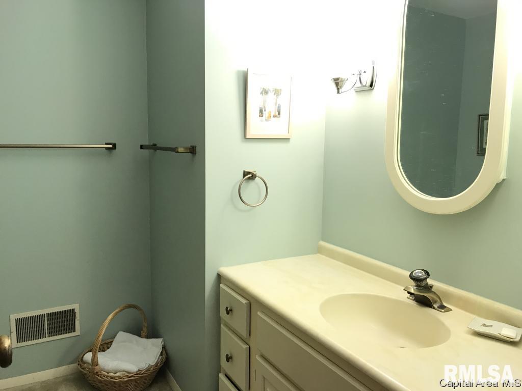 2108 Augusta Drive Springfield, IL 62704 - Photo 24 of 34