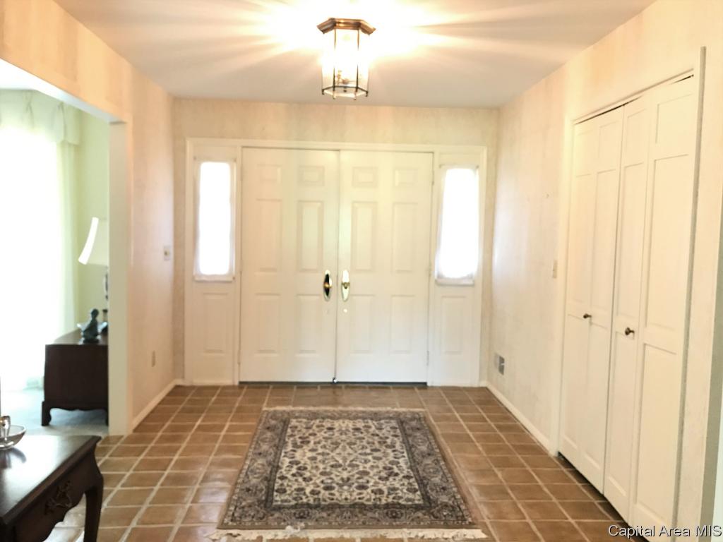 2108 Augusta Drive Springfield, IL 62704 - Photo 3 of 34