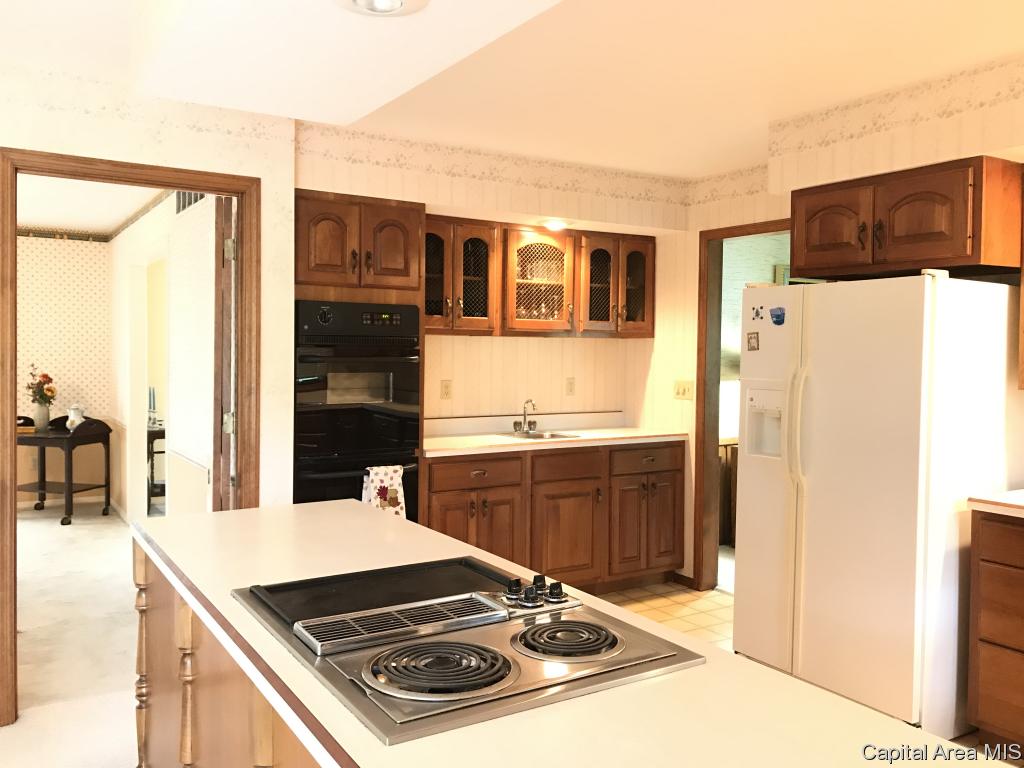 2108 Augusta Drive Springfield, IL 62704 - Photo 8 of 34