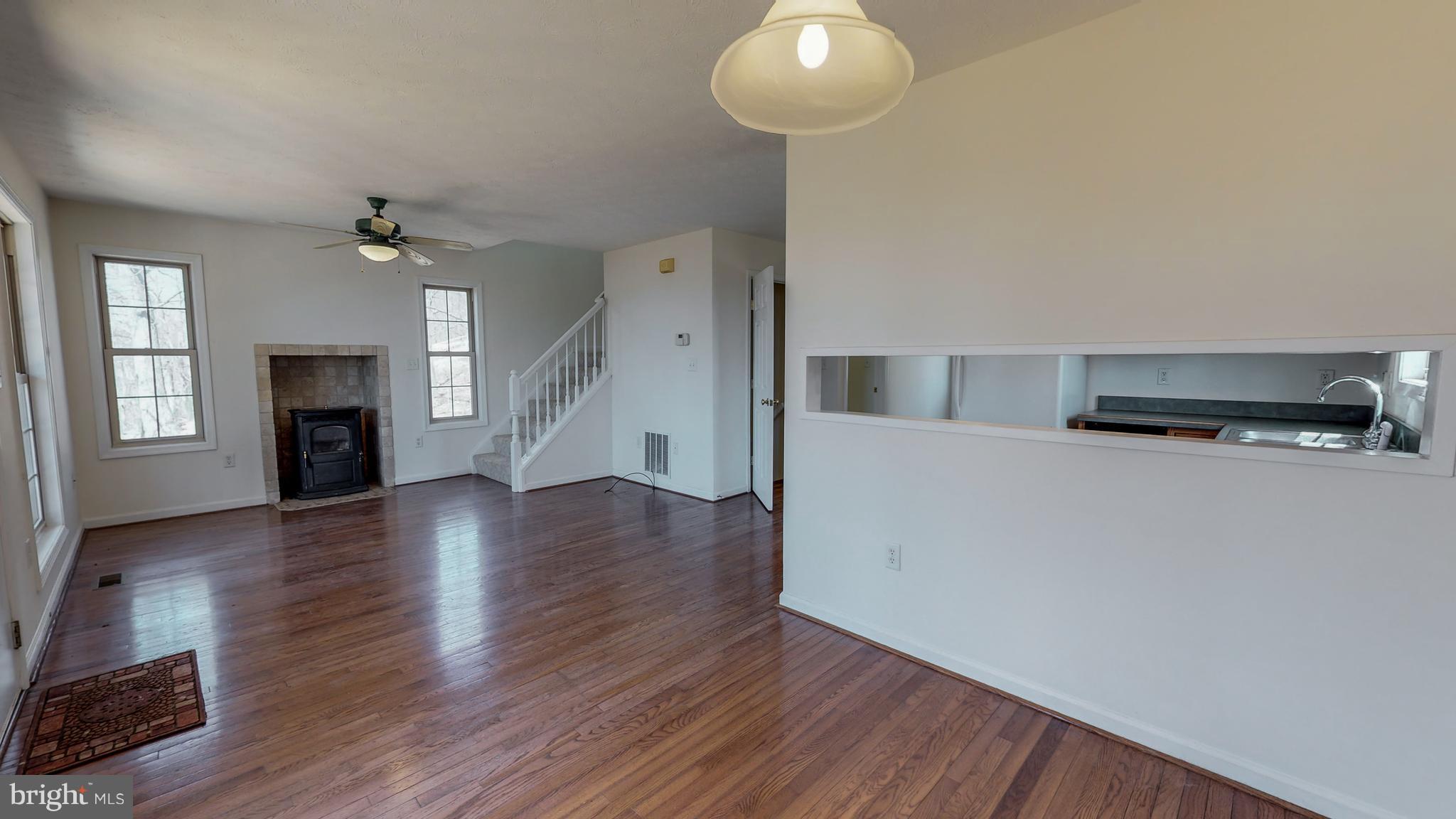 91 Mountain Top Road Front Royal, VA 22630 - Photo 12 of 35 Dining area w/opening to kitchen