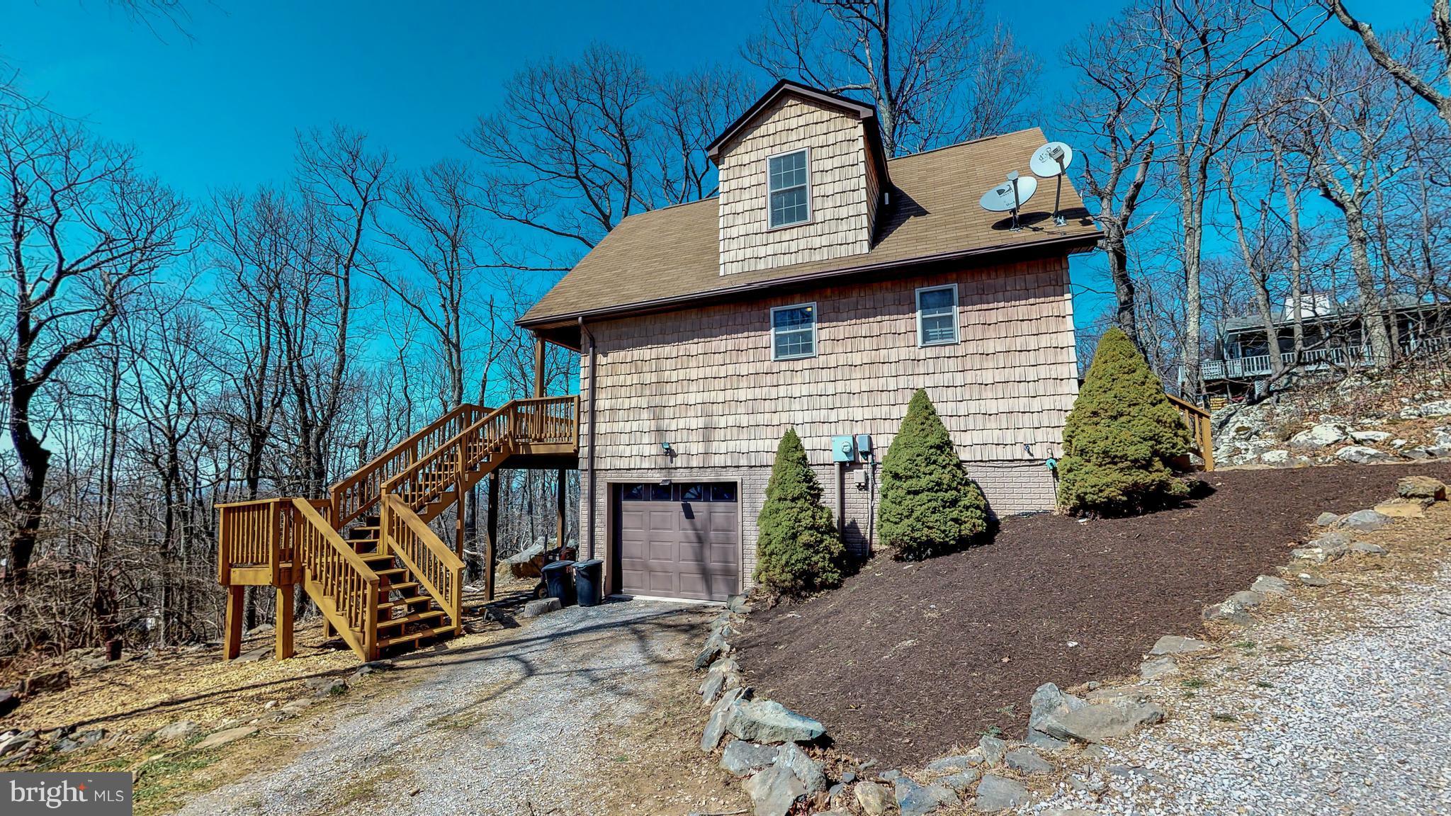 91 Mountain Top Road Front Royal, VA 22630 - Photo 3 of 35 1-car garage and circular driveway