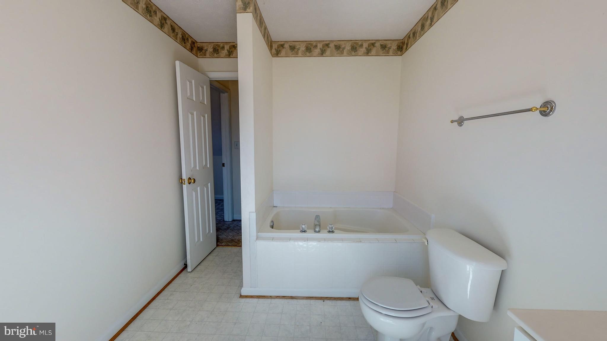 91 Mountain Top Road Front Royal, VA 22630 - Photo 25 of 35 Upper level bath