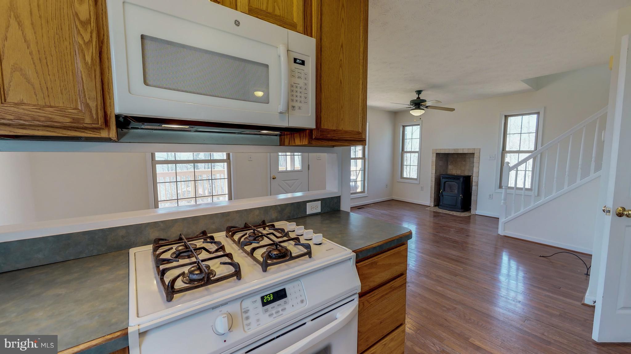 91 Mountain Top Road Front Royal, VA 22630 - Photo 7 of 35 Kitchen with gas cooking