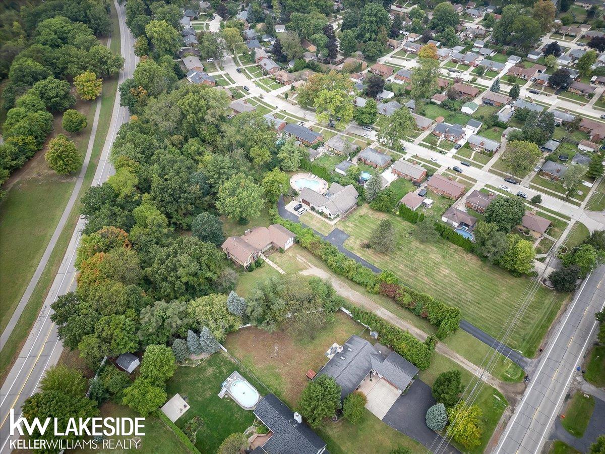 9047 Farmington Road Livonia, MI 48150 - Photo 35 of 54 50157253-1d66504f-8ed3-4507-980f-6d930485e417.JPG