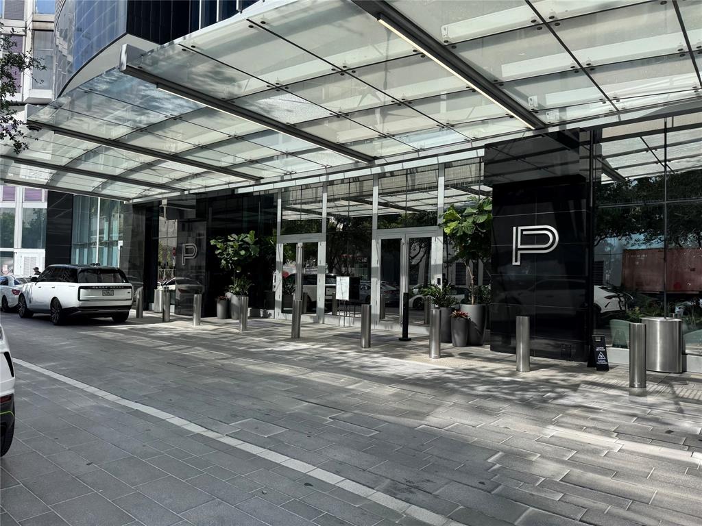 851 Northeast 1st Avenue, Unit 2606 Miami, FL 33132 - Photo 28 of 30 a car parked in front of a building