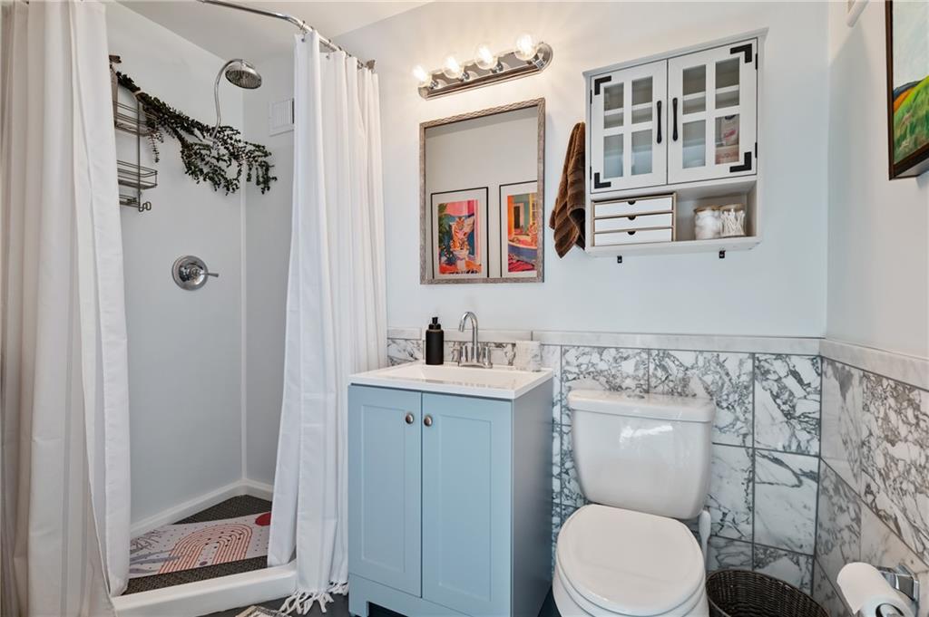 255 Edmond Street Pittsburgh, PA 15224 - Photo 39 of 50 a bathroom with a toilet sink and mirror