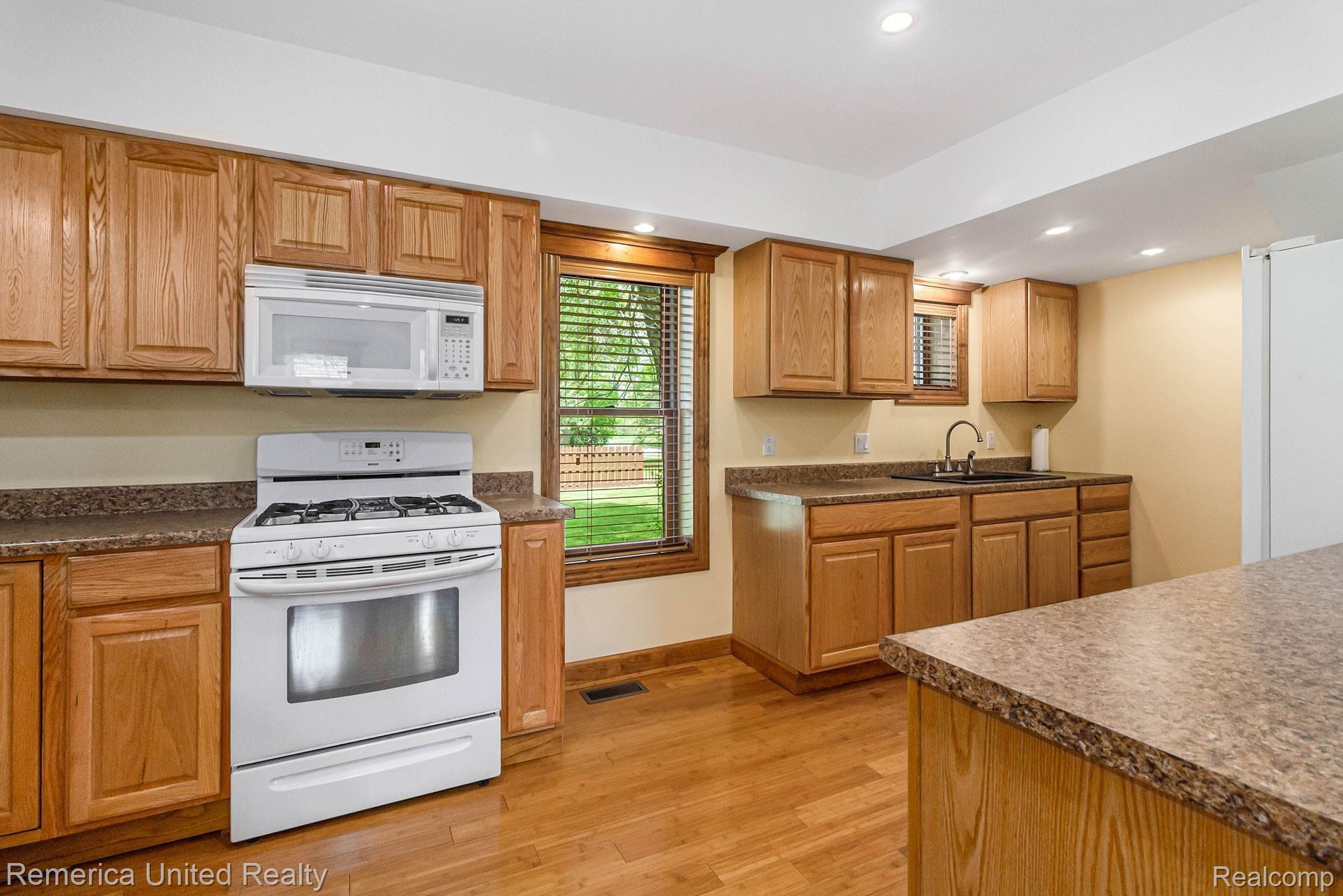 307 East Road Holly, MI 48442 - Photo 7 of 21 IMG_7777.jpg