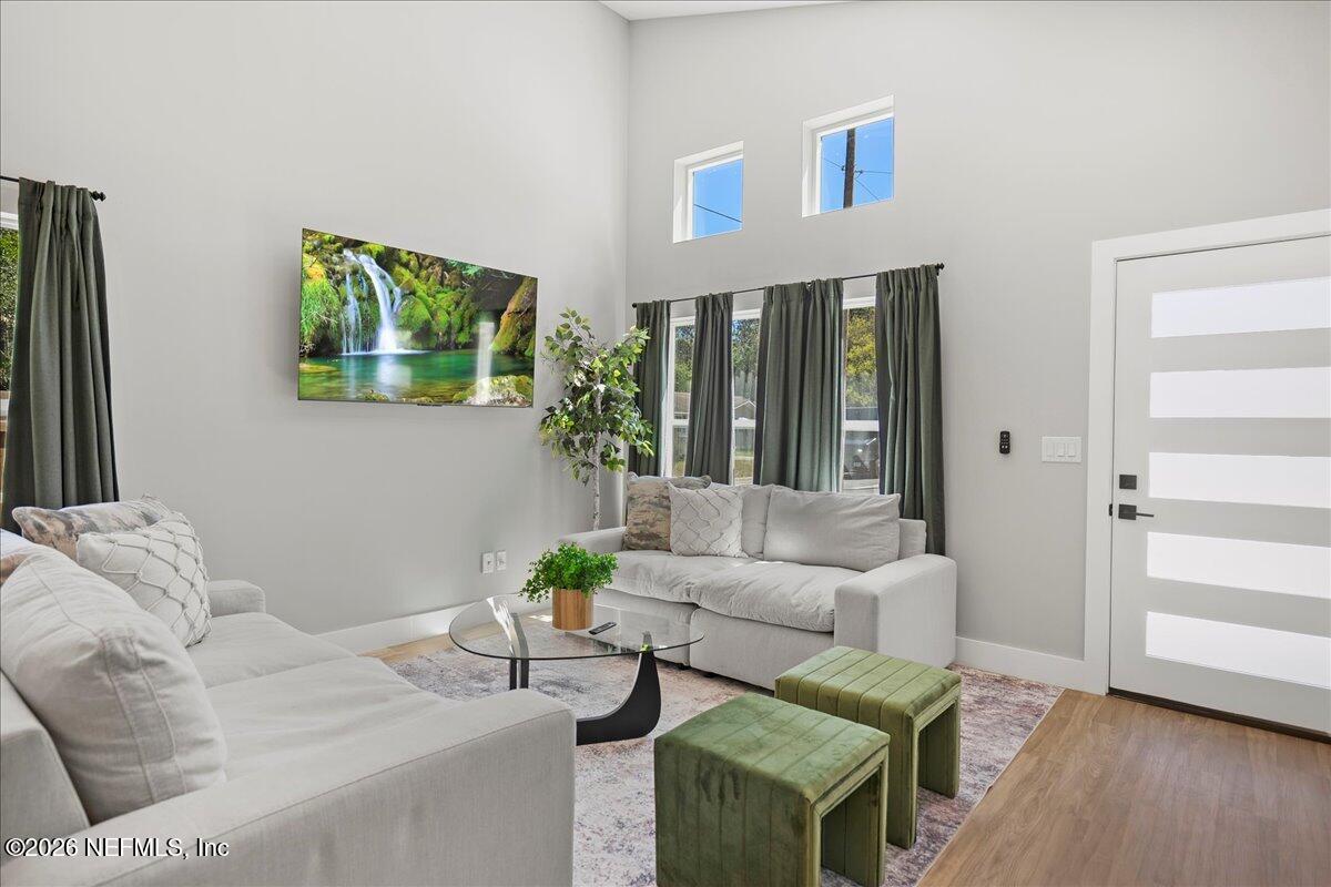 800 9th Street St. Augustine, FL 32084 - Photo 13 of 45 a living room with furniture and a window