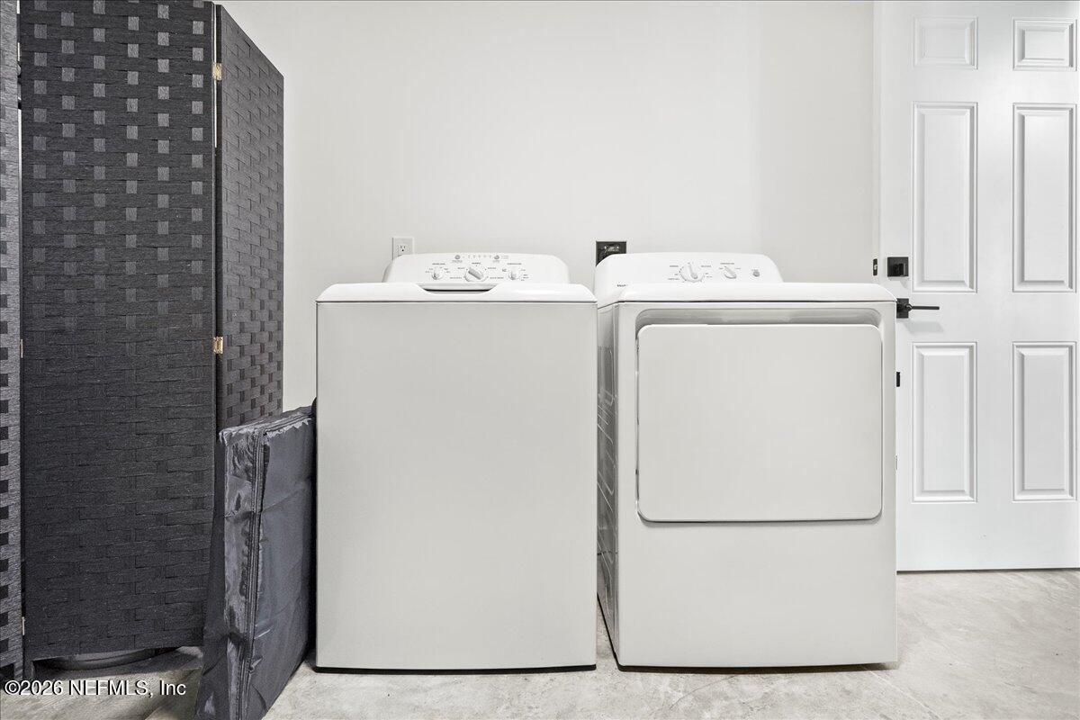 800 9th Street St. Augustine, FL 32084 - Photo 31 of 45 a utility room with dryer and washer