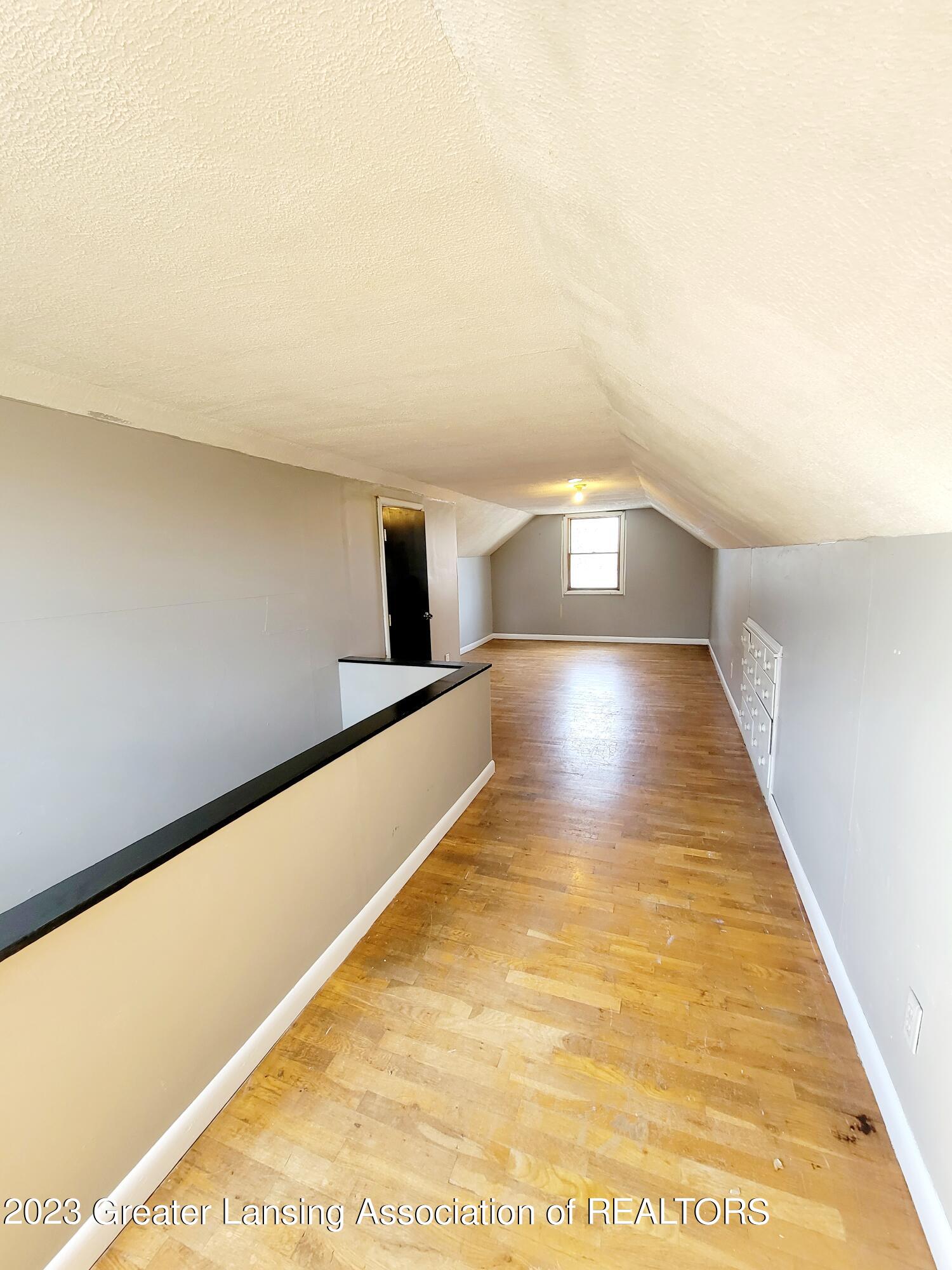 617 West Holmes Road Lansing, MI 48910 - Photo 20 of 40 20230406_113337