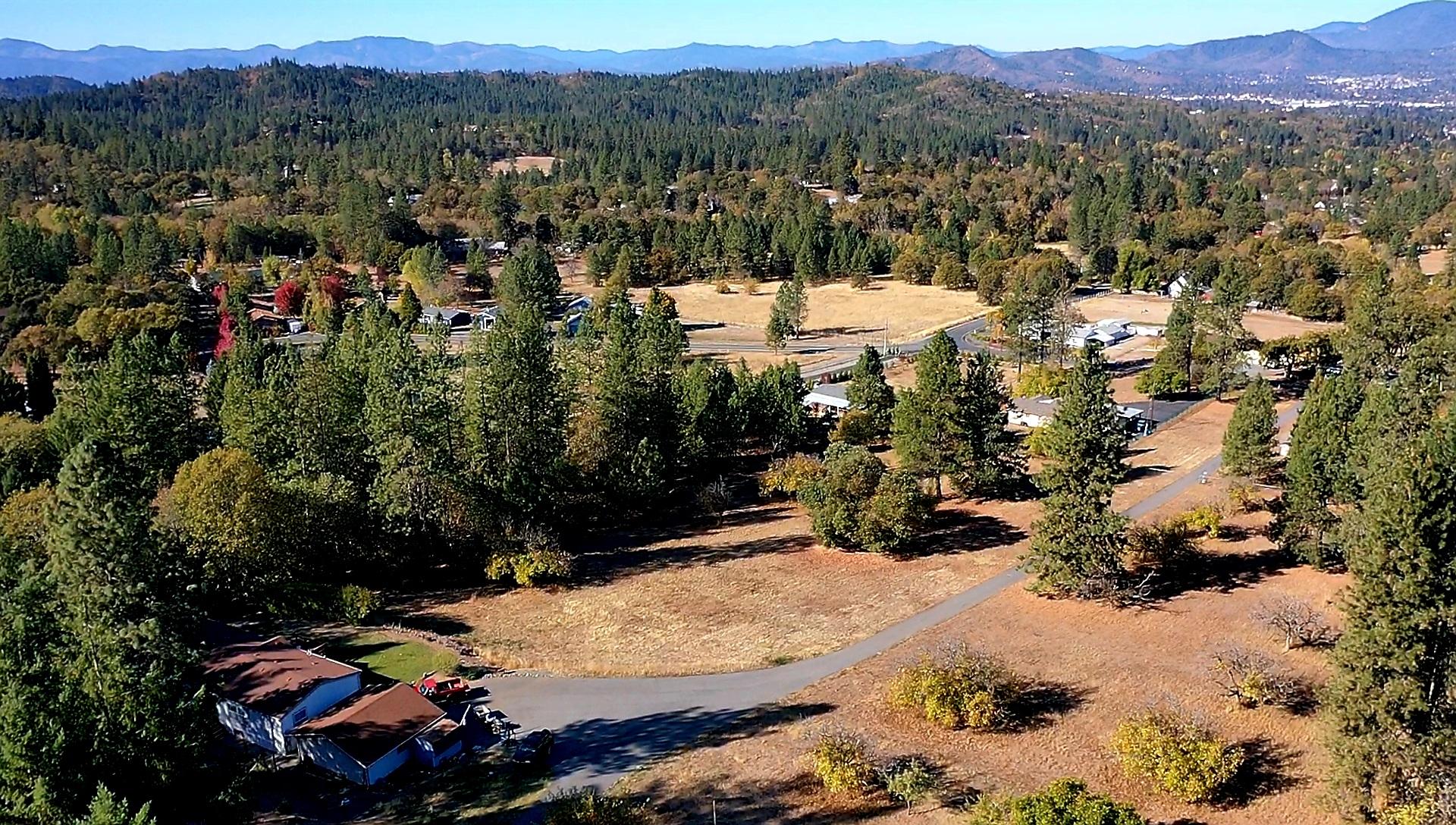 1525 Summit Loop Grants Pass, OR 97527 - Photo 1 of 31 1