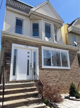 $2,275 | 132 Bayview Avenue, Unit 2, Jersey City, NJ 07305