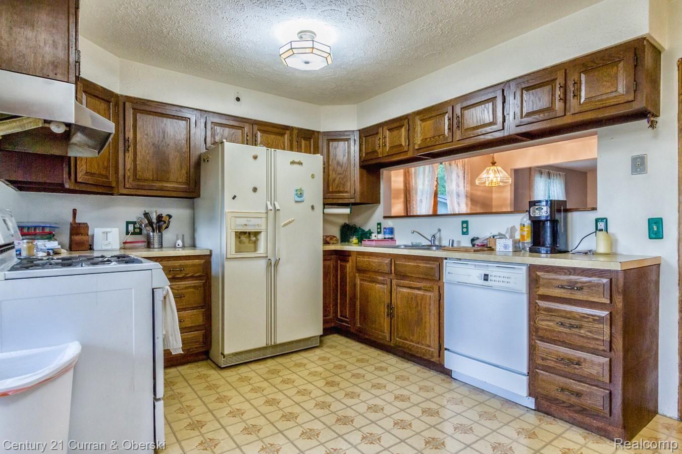 601 North Lotz Road Canton, MI 48187 - Photo 12 of 32 12.jpg