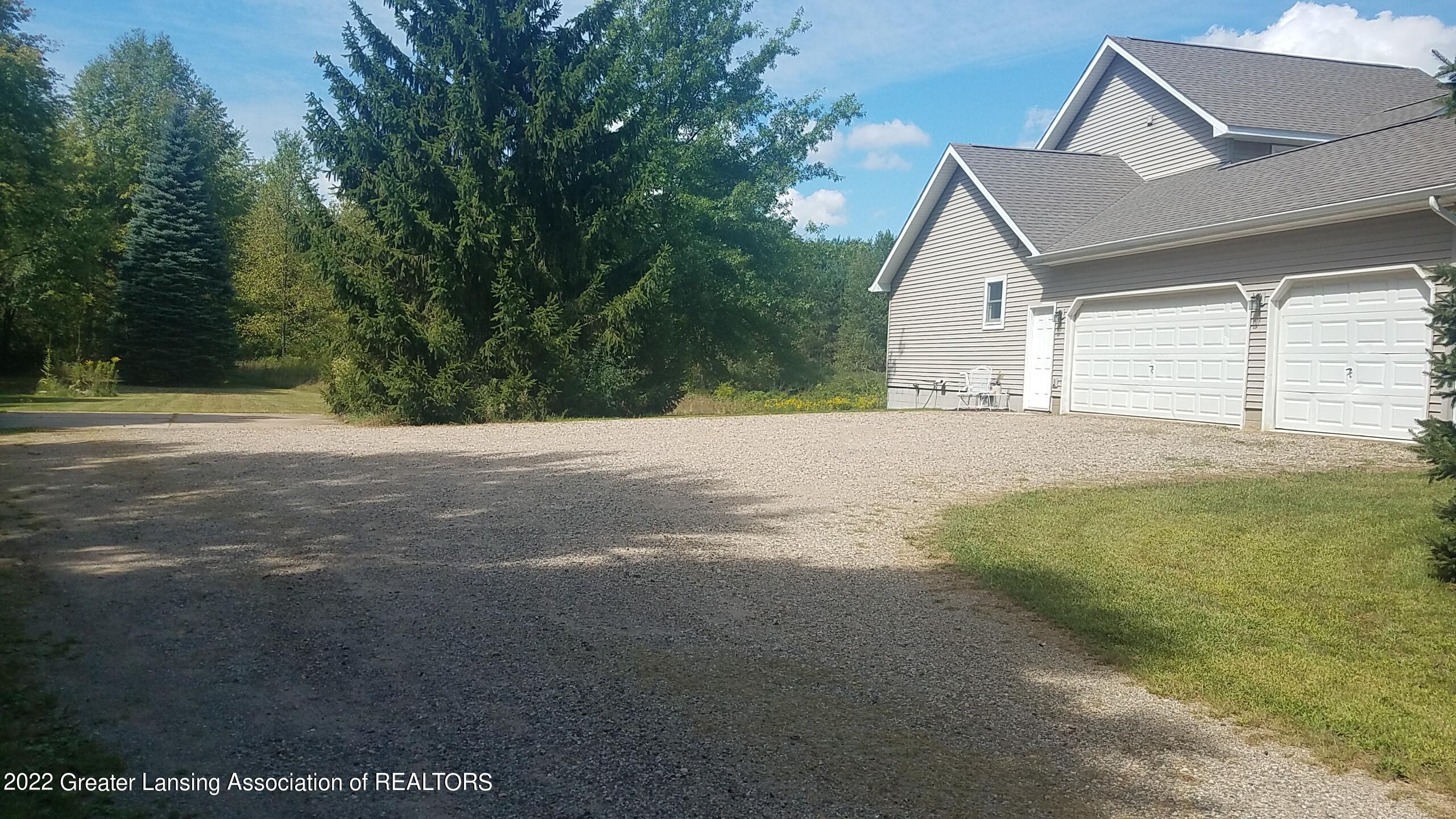 2390 South Edgar Road Mason, MI 48854 - Photo 39 of 40 Three car garage