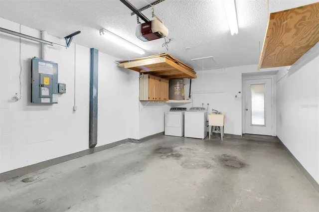 a view of a house with backyard and garden